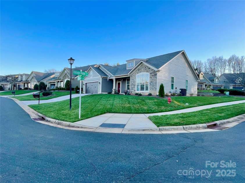 3100 Glacier Court, Gastonia, NC 28056.  MLS# CAR4210491, YatesRealty ID 17997. Corner Lot with a cul-de-sac on both sides.