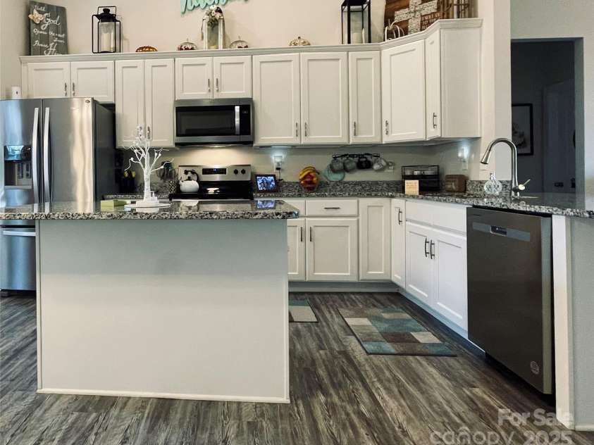 3100 Glacier Court, Gastonia, NC 28056.  MLS# CAR4210491, YatesRealty ID 17997. Kitchen