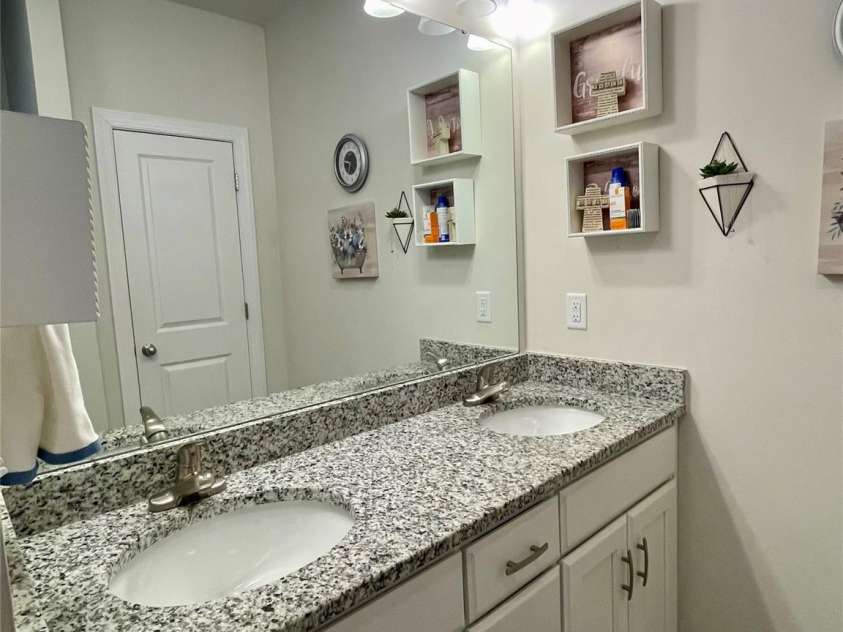 3100 Glacier Court, Gastonia, NC 28056.  MLS# CAR4210491, YatesRealty ID 17997. Primary Bath