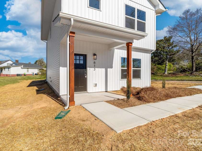 613 Buffalo Street, Shelby, NC 28150.  MLS# CAR4207882, YatesRealty ID 17998. 