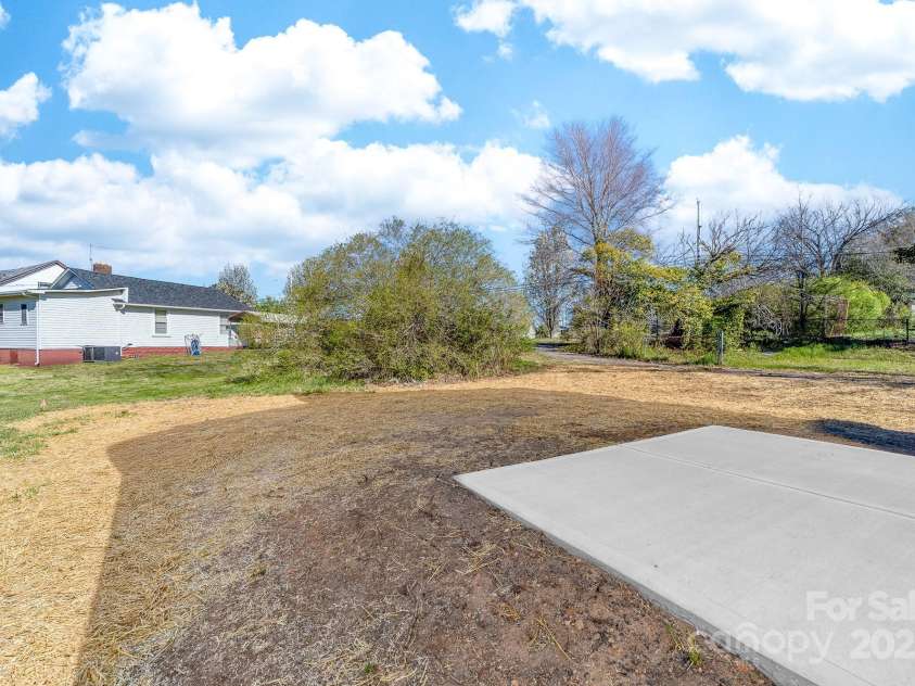 613 Buffalo Street, Shelby, NC 28150.  MLS# CAR4207882, YatesRealty ID 17998. 