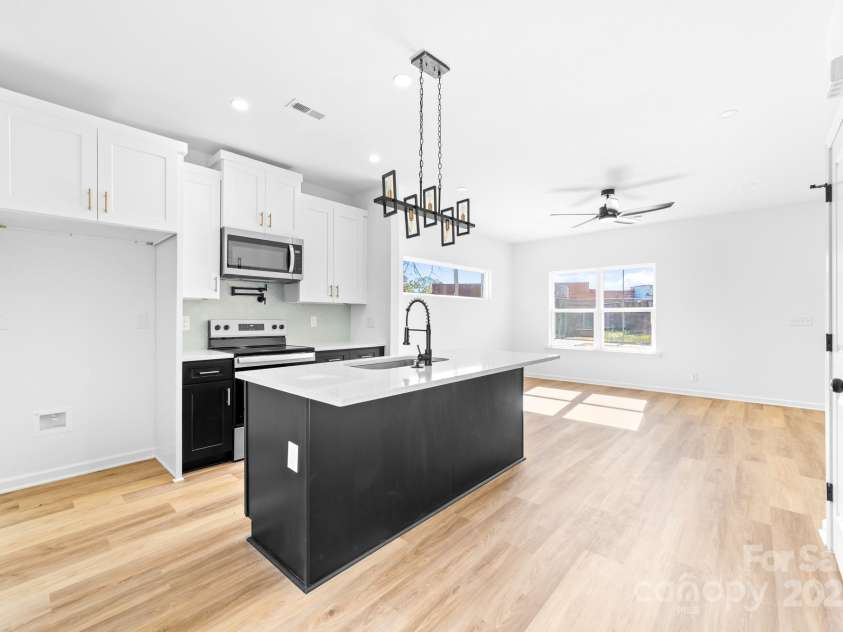 613 Buffalo Street, Shelby, NC 28150.  MLS# CAR4207882, YatesRealty ID 17998. 