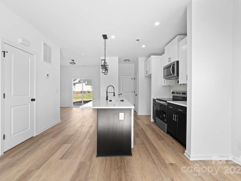 613 Buffalo Street, Shelby, NC 28150.  MLS# CAR4207882, YatesRealty ID 17998. 