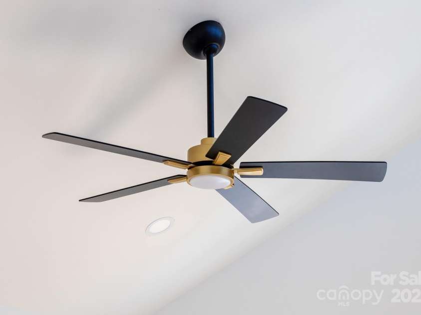 613 Buffalo Street, Shelby, NC 28150.  MLS# CAR4207882, YatesRealty ID 17998. 