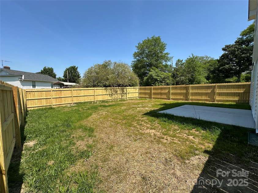 613 Buffalo Street, Shelby, NC 28150.  MLS# CAR4207882, YatesRealty ID 17998. 