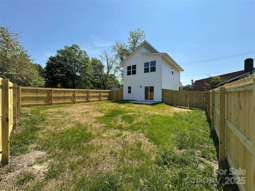 613 Buffalo Street, Shelby, NC 28150.  MLS# CAR4207882, YatesRealty ID 17998. 