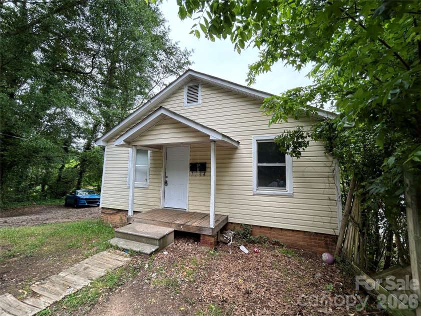 707 Wilson Street, Kannapolis, NC 28083.  MLS# CAR4366419, YatesRealty ID 17998. 