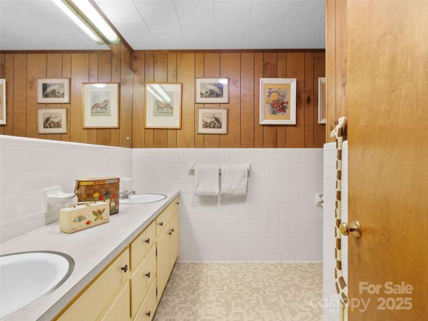 6345 Shore Drive, Nebo, NC 28761.  MLS# CAR4261495, YatesRealty ID 17999. Lower Level Bath