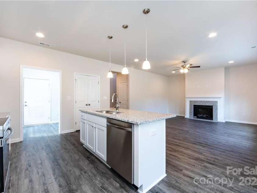 812 Hardin Street, Lancaster, SC 29720.  MLS# CAR4172733, YatesRealty ID 180. 