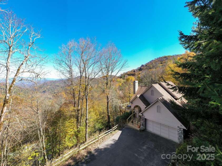 481 Overlook Drive, Mars Hill, NC 28754.  MLS# CAR4313425, YatesRealty ID 1800. 