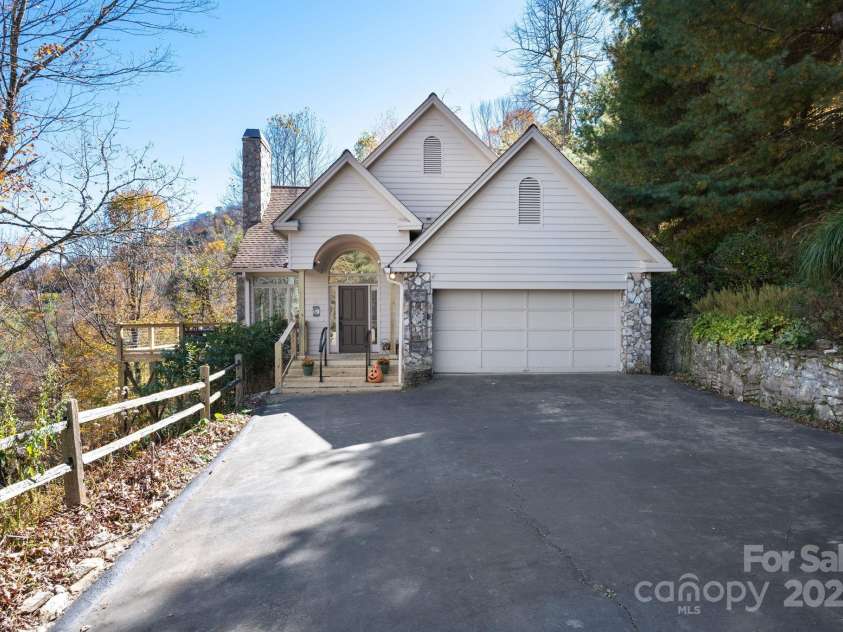 481 Overlook Drive, Mars Hill, NC 28754.  MLS# CAR4313425, YatesRealty ID 1800. 