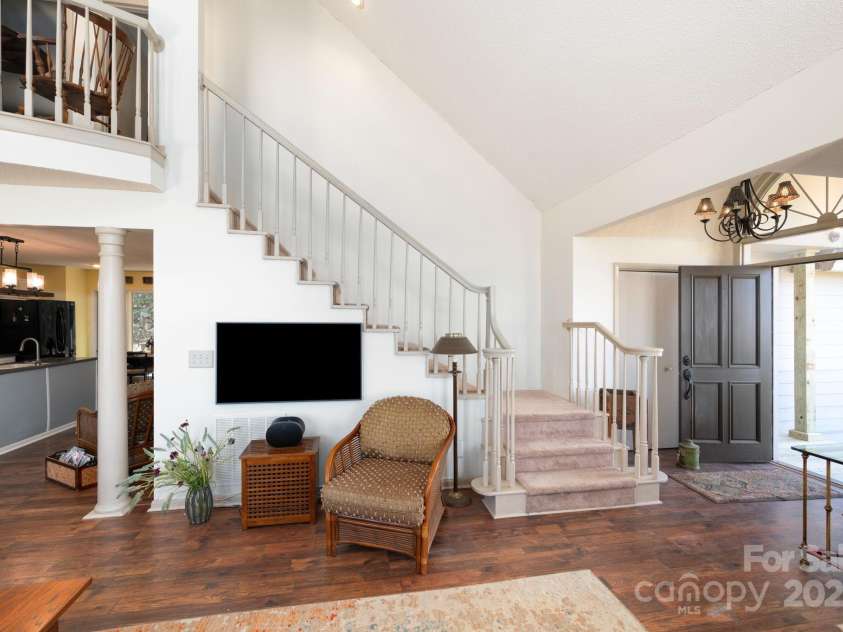 481 Overlook Drive, Mars Hill, NC 28754.  MLS# CAR4313425, YatesRealty ID 1800. 