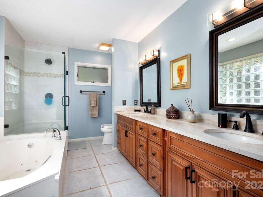 481 Overlook Drive, Mars Hill, NC 28754.  MLS# CAR4313425, YatesRealty ID 1800. 