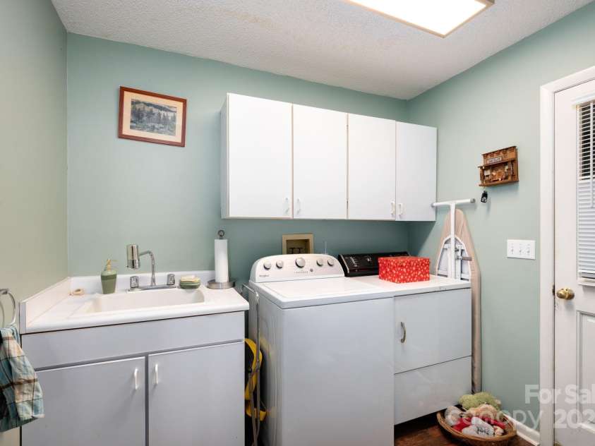 481 Overlook Drive, Mars Hill, NC 28754.  MLS# CAR4313425, YatesRealty ID 1800. 