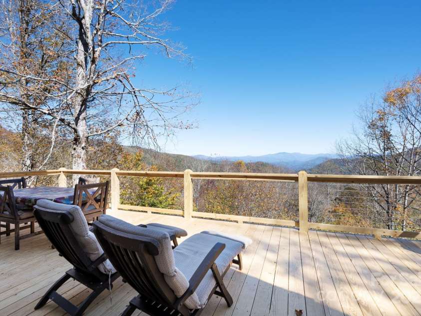 481 Overlook Drive, Mars Hill, NC 28754.  MLS# CAR4313425, YatesRealty ID 1800. 