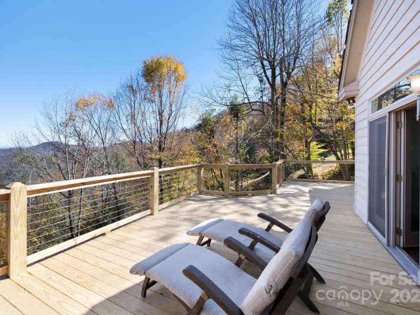 481 Overlook Drive, Mars Hill, NC 28754.  MLS# CAR4313425, YatesRealty ID 1800. 