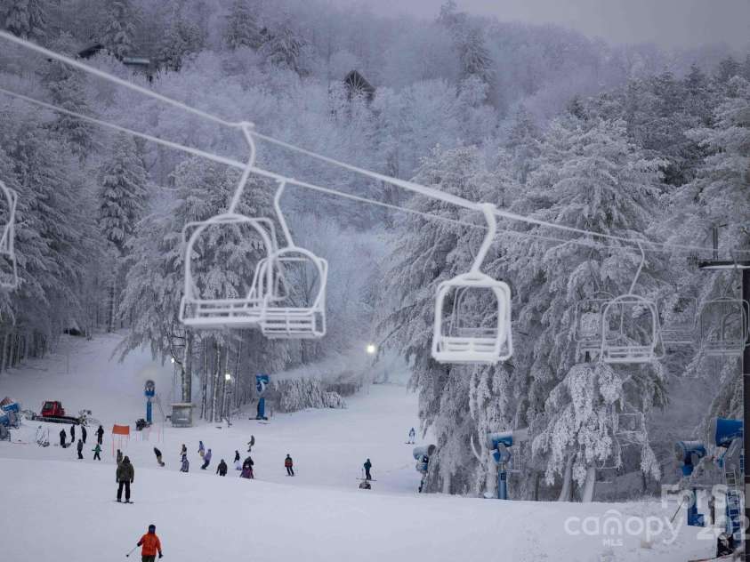 481 Overlook Drive, Mars Hill, NC 28754.  MLS# CAR4313425, YatesRealty ID 1800. 