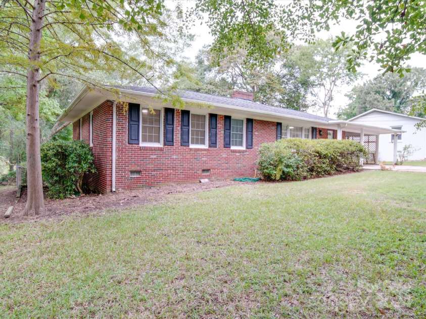 610 Davis Street, Lancaster, SC 29720.  MLS# CAR4178595, YatesRealty ID 1800. 
