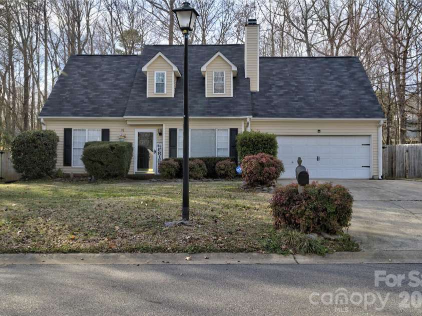 518 Lisa Carol Drive, Mooresville, NC 28115.  MLS# CAR4347357, YatesRealty ID 18000. 