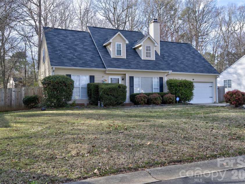 518 Lisa Carol Drive, Mooresville, NC 28115.  MLS# CAR4347357, YatesRealty ID 18000. 