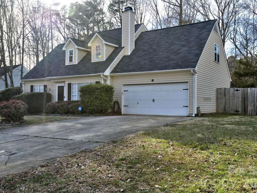 518 Lisa Carol Drive, Mooresville, NC 28115.  MLS# CAR4347357, YatesRealty ID 18000. 