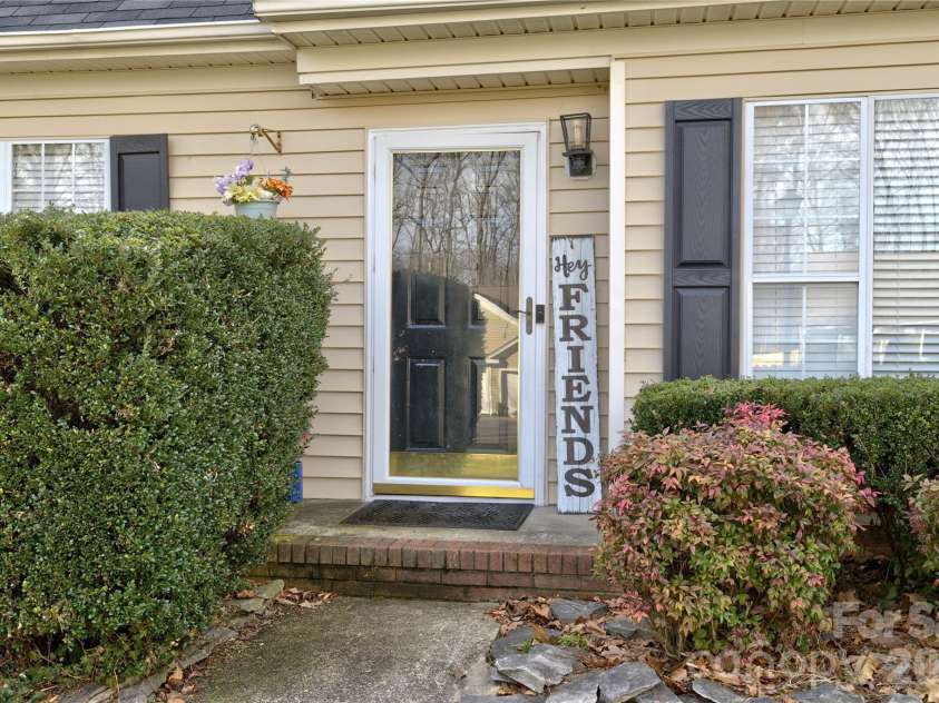 518 Lisa Carol Drive, Mooresville, NC 28115.  MLS# CAR4347357, YatesRealty ID 18000. 