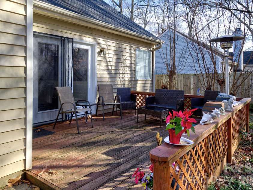 518 Lisa Carol Drive, Mooresville, NC 28115.  MLS# CAR4347357, YatesRealty ID 18000. 