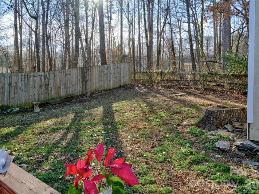 518 Lisa Carol Drive, Mooresville, NC 28115.  MLS# CAR4347357, YatesRealty ID 18000. 