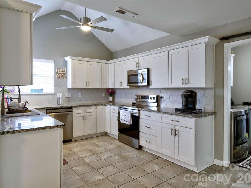 518 Lisa Carol Drive, Mooresville, NC 28115.  MLS# CAR4347357, YatesRealty ID 18000. 