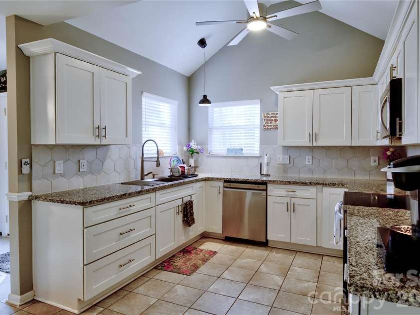 518 Lisa Carol Drive, Mooresville, NC 28115.  MLS# CAR4347357, YatesRealty ID 18000. 