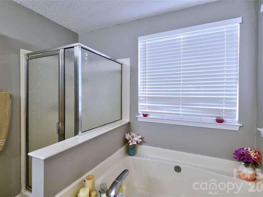 518 Lisa Carol Drive, Mooresville, NC 28115.  MLS# CAR4347357, YatesRealty ID 18000. 