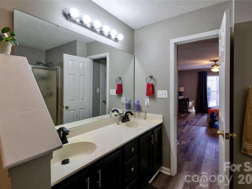 518 Lisa Carol Drive, Mooresville, NC 28115.  MLS# CAR4347357, YatesRealty ID 18000. 
