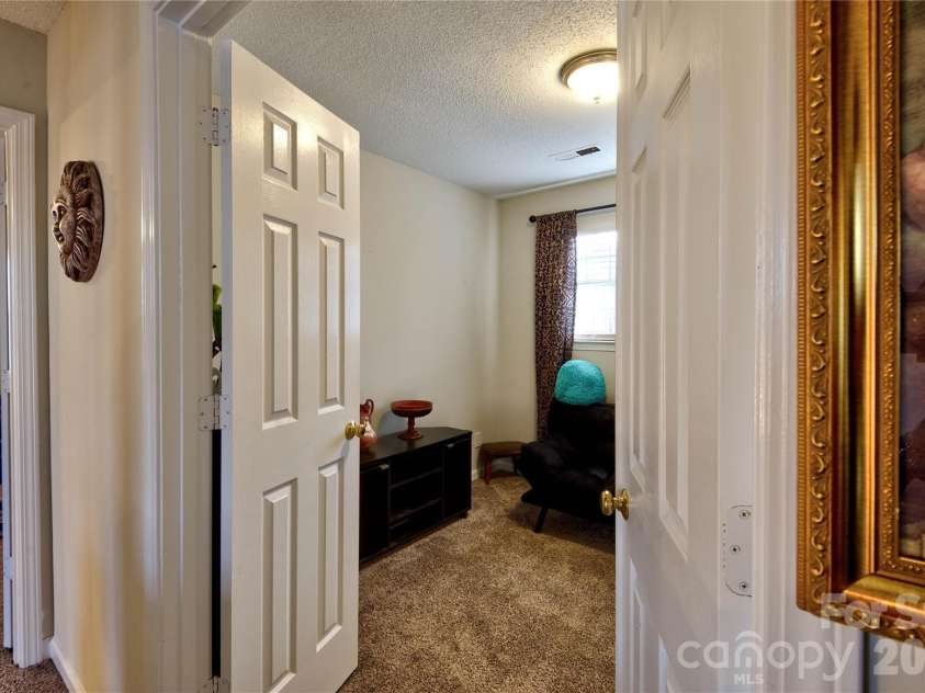 518 Lisa Carol Drive, Mooresville, NC 28115.  MLS# CAR4347357, YatesRealty ID 18000. 