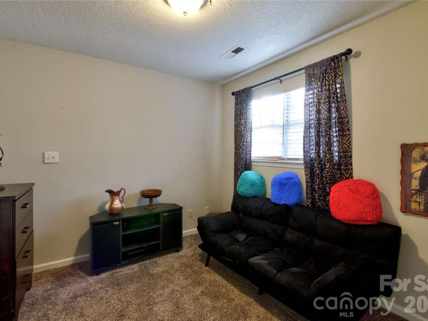518 Lisa Carol Drive, Mooresville, NC 28115.  MLS# CAR4347357, YatesRealty ID 18000. 
