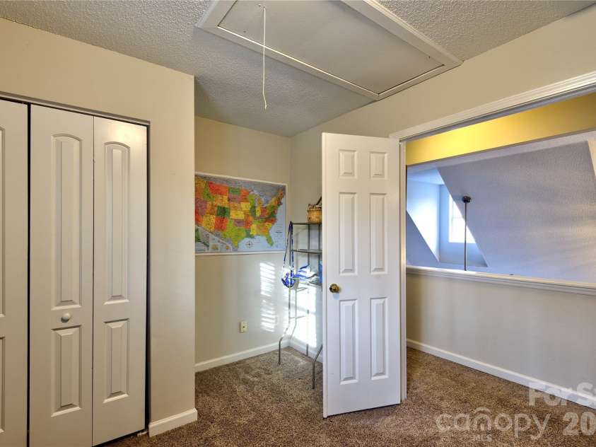 518 Lisa Carol Drive, Mooresville, NC 28115.  MLS# CAR4347357, YatesRealty ID 18000. 