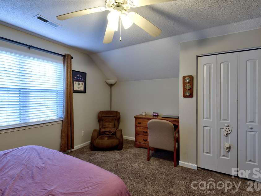518 Lisa Carol Drive, Mooresville, NC 28115.  MLS# CAR4347357, YatesRealty ID 18000. 