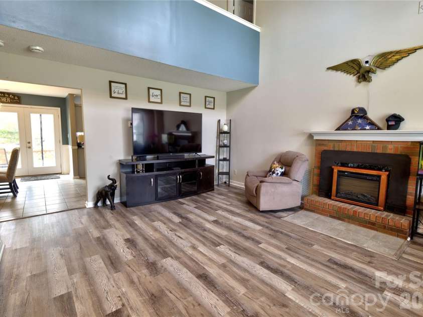 518 Lisa Carol Drive, Mooresville, NC 28115.  MLS# CAR4347357, YatesRealty ID 18000. 