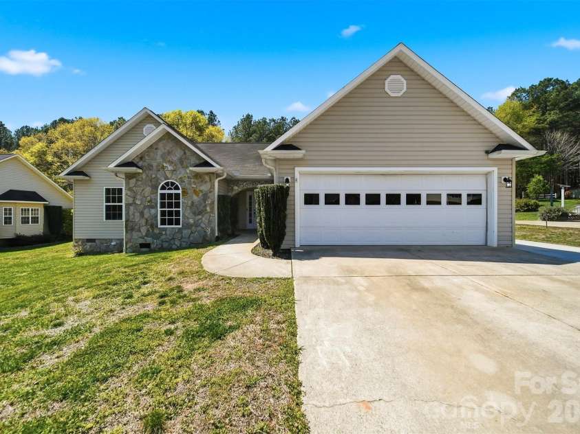 5175 Landing View Drive, Granite Falls, NC 28630.  MLS# CAR4369215, YatesRealty ID 18002. 