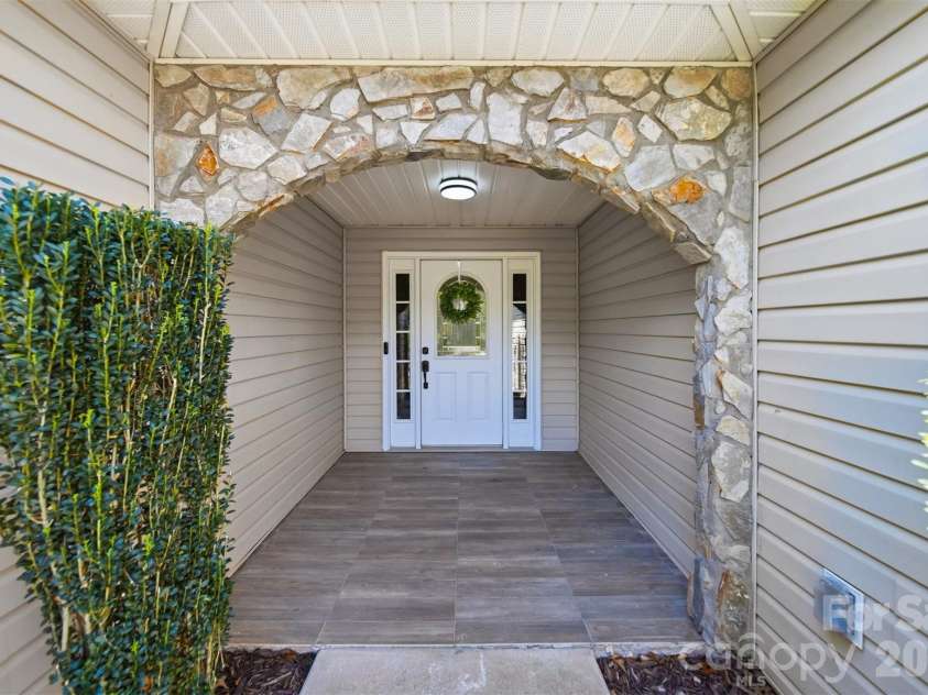 5175 Landing View Drive, Granite Falls, NC 28630.  MLS# CAR4369215, YatesRealty ID 18002. 