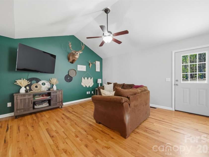 5175 Landing View Drive, Granite Falls, NC 28630.  MLS# CAR4369215, YatesRealty ID 18002. 