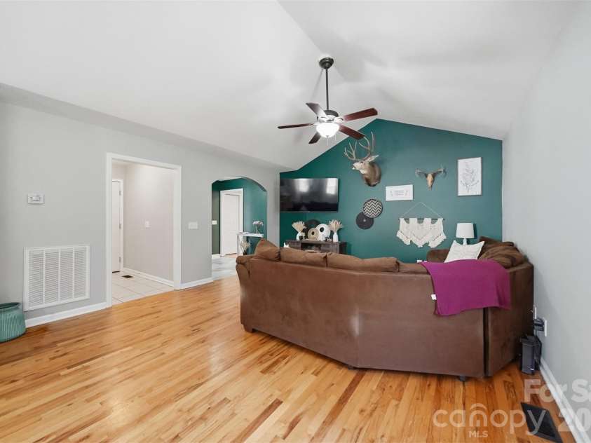 5175 Landing View Drive, Granite Falls, NC 28630.  MLS# CAR4369215, YatesRealty ID 18002. 