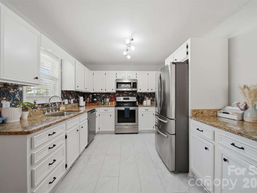5175 Landing View Drive, Granite Falls, NC 28630.  MLS# CAR4369215, YatesRealty ID 18002. 