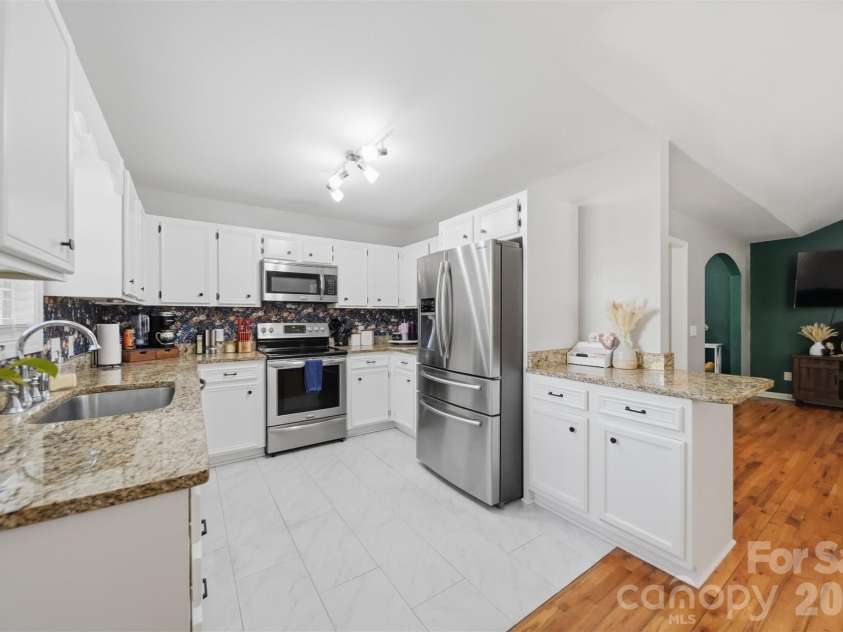 5175 Landing View Drive, Granite Falls, NC 28630.  MLS# CAR4369215, YatesRealty ID 18002. 