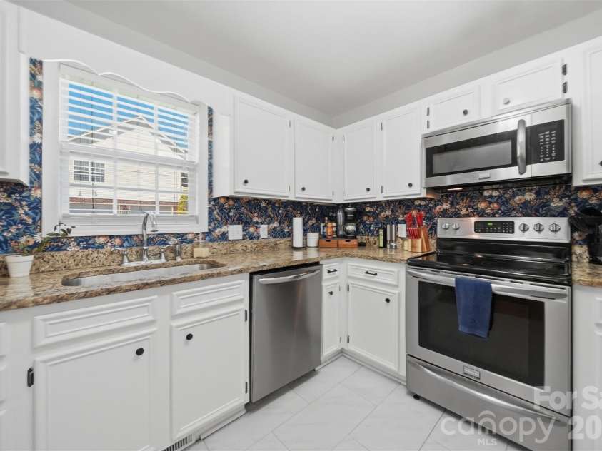 5175 Landing View Drive, Granite Falls, NC 28630.  MLS# CAR4369215, YatesRealty ID 18002. 