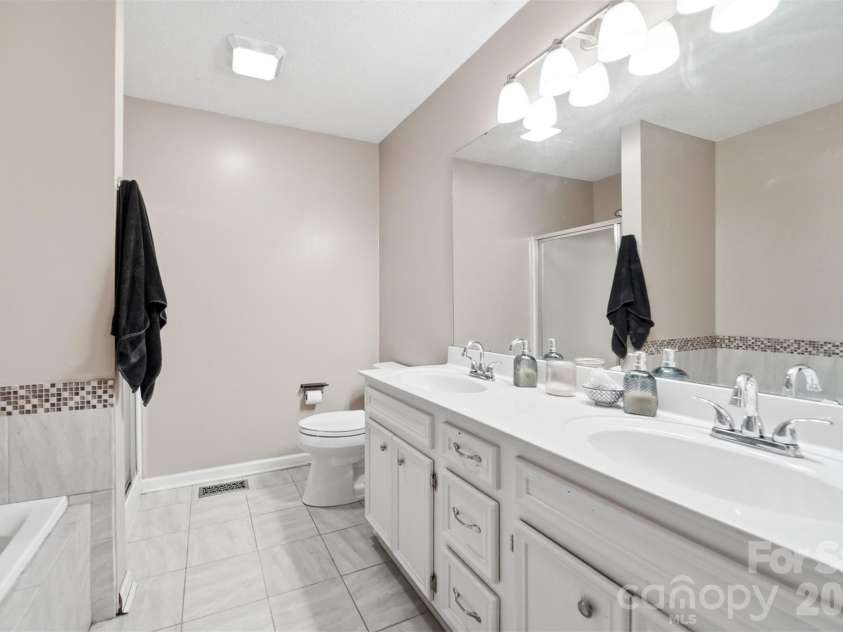 5175 Landing View Drive, Granite Falls, NC 28630.  MLS# CAR4369215, YatesRealty ID 18002. 