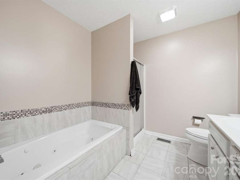 5175 Landing View Drive, Granite Falls, NC 28630.  MLS# CAR4369215, YatesRealty ID 18002. 