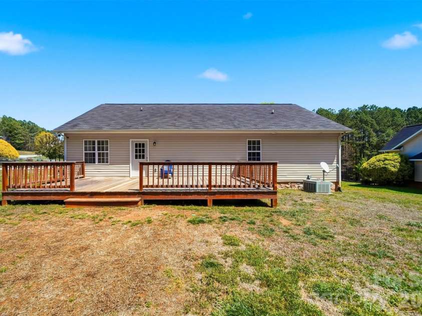 5175 Landing View Drive, Granite Falls, NC 28630.  MLS# CAR4369215, YatesRealty ID 18002. 