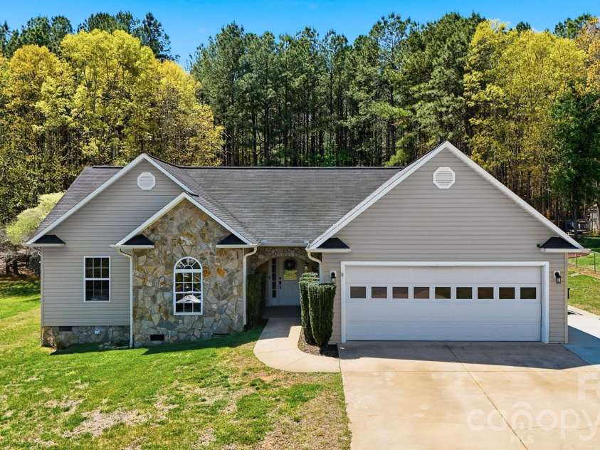 5175 Landing View Drive, Granite Falls, NC 28630.  MLS# CAR4369215, YatesRealty ID 18002. 