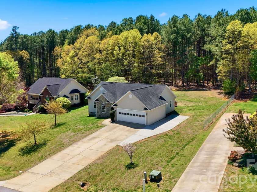 5175 Landing View Drive, Granite Falls, NC 28630.  MLS# CAR4369215, YatesRealty ID 18002. 