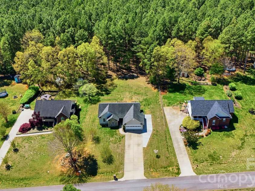 5175 Landing View Drive, Granite Falls, NC 28630.  MLS# CAR4369215, YatesRealty ID 18002. 